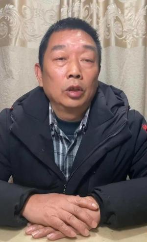 章莹颖遇害6年后，父母为生计直播带货，却被骂“吃人血馒头”