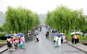 游客懵了，江浙沪皖的梅雨季节“难住了外地游客”