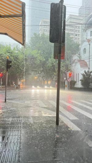 全国第一！上海今天的雨好大好大！上海暴雨都直接冲上热搜了-图12