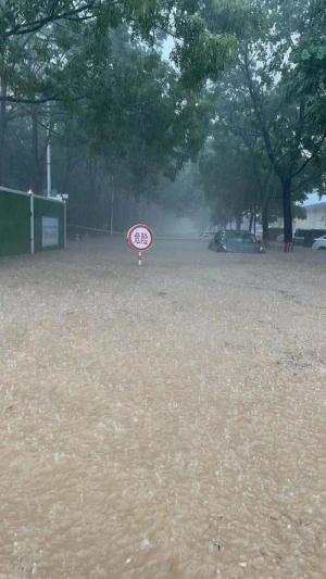 河南省暴雨来袭，多地发布农田渍涝中风险预警，农业生产面临挑战