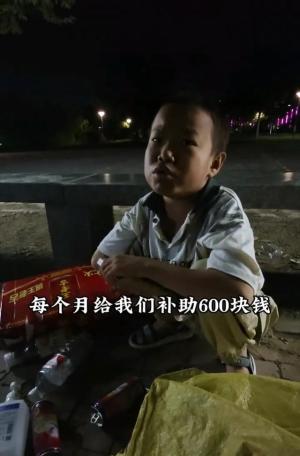 13岁男孩尿毒症晚期深夜捡废品，6岁时父母双亡，梦想是治好病