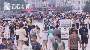 外滩滨水区 暑期以来已接待游客超424万人次 警方预案充分应对大客流  第2张